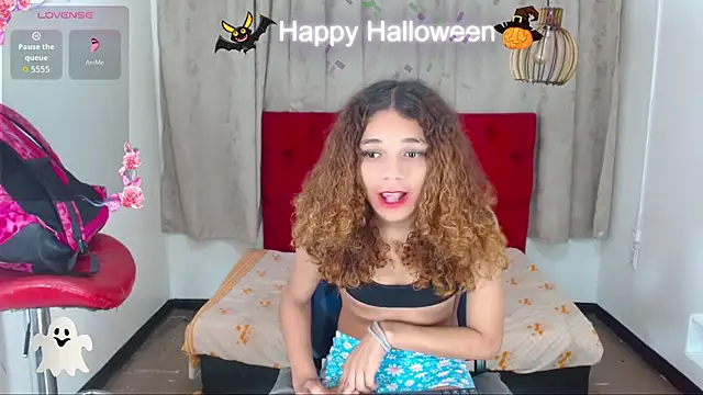 luisa  torres online show from 10/30/25, 03:05