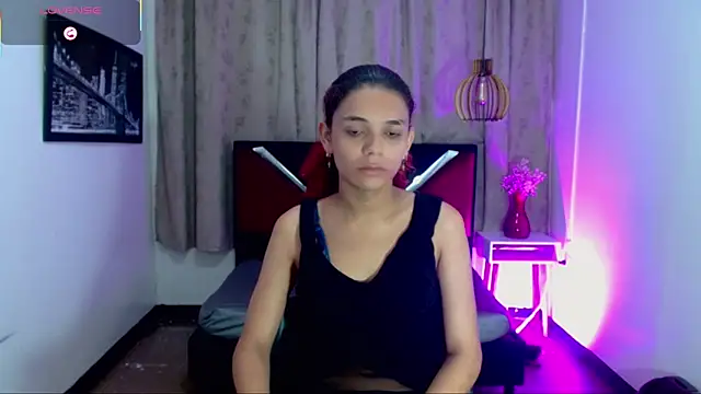 Snapshot of luisa__torres chatting on 06/21/26, 03:01 luisa torres online show from 06/21/26, 03:01