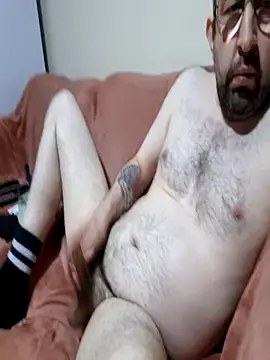 Bigahezlong online show from 10/31/25, 08:38