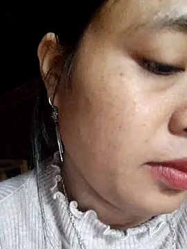 Snapshot of Angela-babyxx chatting on 11/21/25, 01:37 Angela-babyxx online show from 11/21/25, 01:37