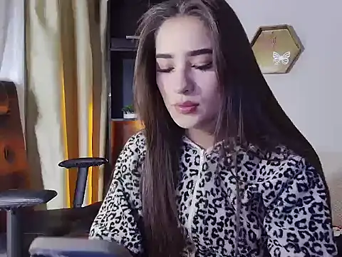 StefannyCipriani online show from 09/11/25, 12:43
