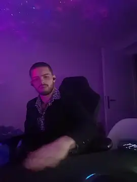 Snapshot of EyesNeverLies chatting on 02/06/26, 03:35 EyesNeverLies online show from 02/06/26, 03:35