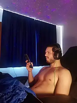 Snapshot of EyesNeverLies chatting on 12/01/25, 10:49 EyesNeverLies online show from 12/01/25, 10:49