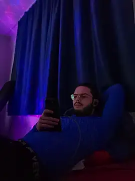 Snapshot of EyesNeverLies chatting on 02/21/26, 08:11 EyesNeverLies online show from 02/21/26, 08:11