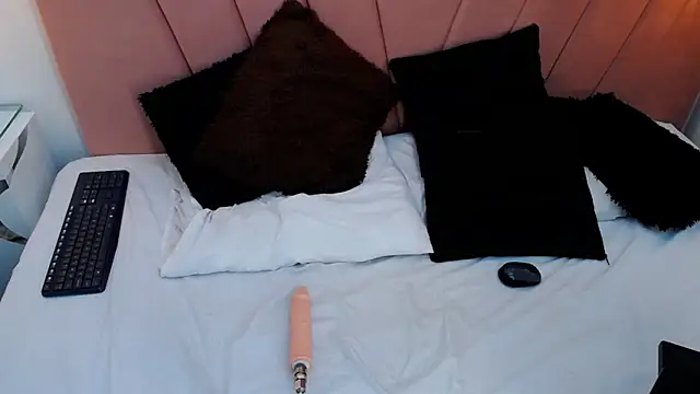 miss m1a online show from 11/28/25, 11:54