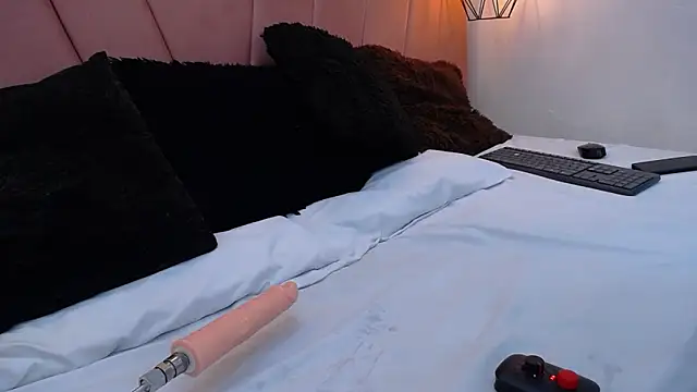 miss m1a online show from 11/17/25, 11:25