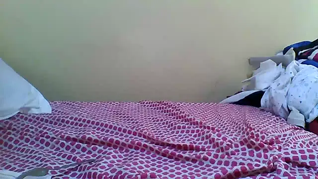 Snapshot of lilbaby15333 chatting on 02/19/26, 12:13 lilbaby15333 online show from 02/19/26, 12:13