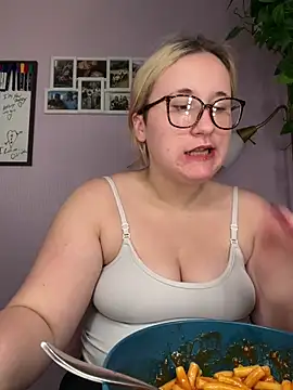 imawhorenslut19 online show from 05/21/26, 05:43