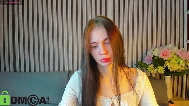 Snapshot of Jennie_Hunter chatting on 10/07/25, 01:28 Jennie Hunter online show from 10/07/25, 01:28