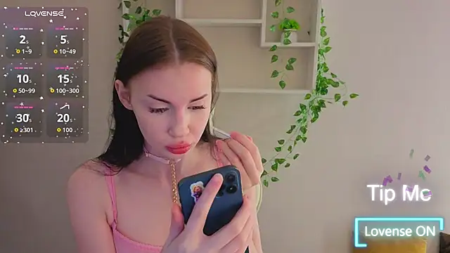 Snapshot of Jennie_Hunter chatting on 12/05/25, 09:41 Jennie Hunter online show from 12/05/25, 09:41