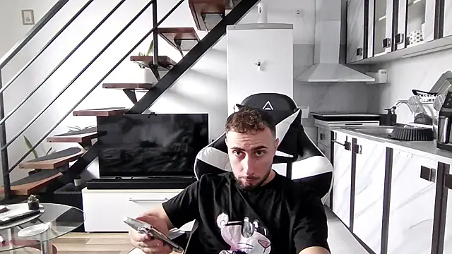 Snapshot of RyanStorm_ chatting on 10/04/25, 03:24 RyanStorm online show from 10/04/25, 03:24