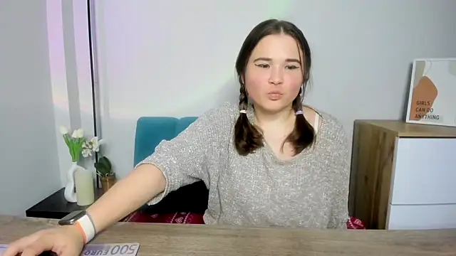 Snapshot of IsabellCharm chatting on 10/17/25, 01:02 IsabellCharm online show from 10/17/25, 01:02