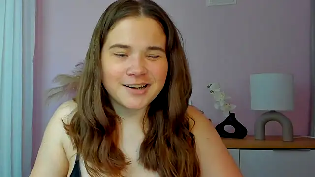 Snapshot of IsabellCharm chatting on 10/14/25, 03:34 IsabellCharm online show from 10/14/25, 03:34