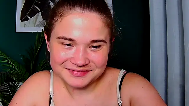 Snapshot of IsabellCharm chatting on 10/12/25, 03:02 IsabellCharm online show from 10/12/25, 03:02