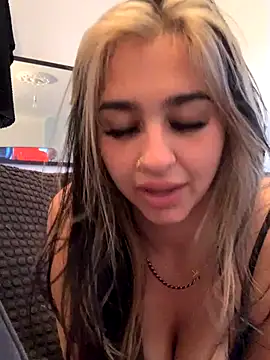 BrunetteBrat-xo online show from 11/17/25, 09:57