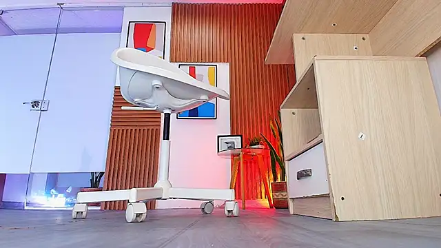 Snapshot of sweet_mile chatting on 02/04/26, 12:11 sweet mile online show from 02/04/26, 12:11