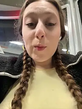 FroggyAnna online show from 12/04/25, 03:33