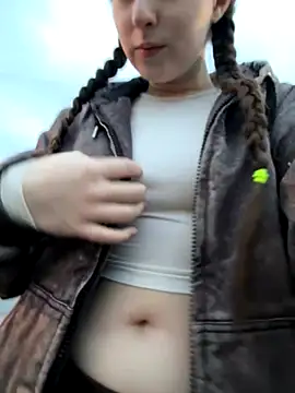 FroggyAnna online show from 10/26/25, 02:17