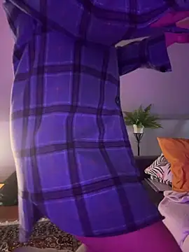 Snapshot of TheNaturalistX chatting on 10/27/25, 11:33 TheNaturalistX online show from 10/27/25, 11:33