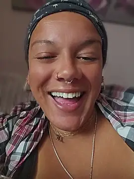 Snapshot of GoddessChantelle chatting on 07/04/26, 02:43 GoddessChantelle online show from 07/04/26, 02:43