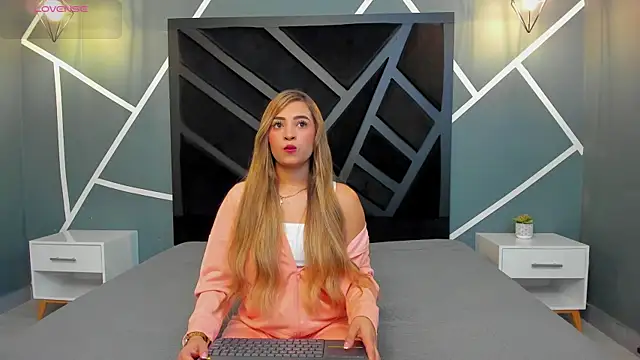 Alana cox  online show from 11/27/25, 08:20