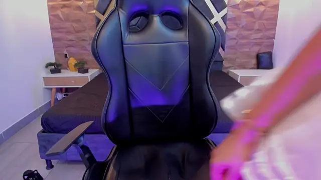 Alana cox  online show from 10/31/25, 11:33