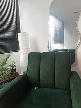 a Malgosia mako online show from 12/01/25, 05:14