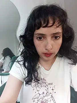 a Malgosia mako online show from 10/27/25, 03:02