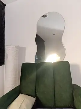 a Malgosia mako online show from 11/19/25, 11:38