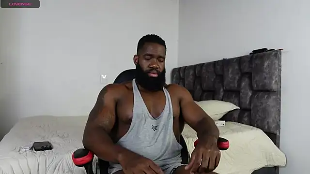 Snapshot of james_musclebbc chatting on 06/14/26, 06:03 james musclebbc online show from 06/14/26, 06:03