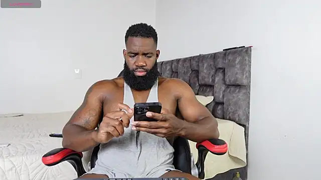 Snapshot of james_musclebbc chatting on 06/14/26, 10:55 james musclebbc online show from 06/14/26, 10:55