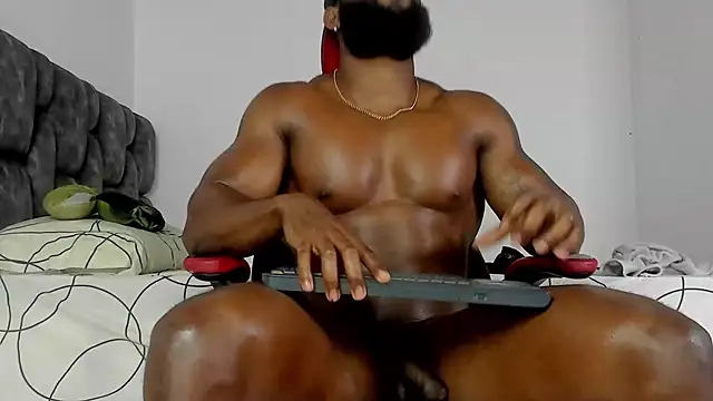Snapshot of james_musclebbc chatting on 09/30/25, 12:55 james musclebbc online show from 09/30/25, 12:55