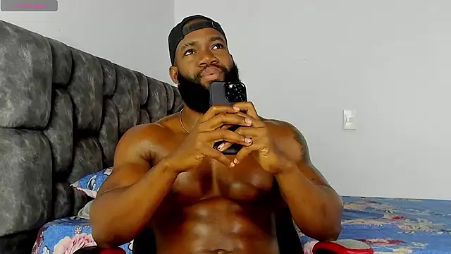 Snapshot of james_musclebbc chatting on 09/10/25, 12:37 james musclebbc online show from 09/10/25, 12:37