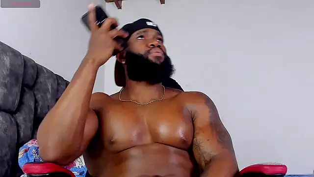 Snapshot of james_musclebbc chatting on 09/11/25, 07:03 james musclebbc online show from 09/11/25, 07:03