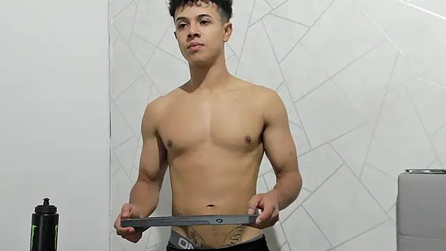 Snapshot of Alex_Colton7 chatting on 11/13/25, 03:32 Alex Colton7 online show from 11/13/25, 03:32