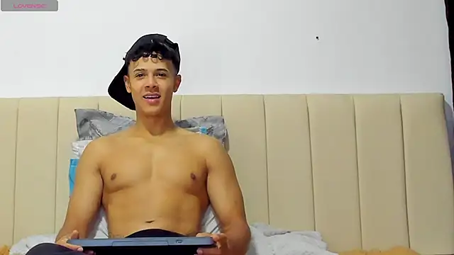 Snapshot of Alex_Colton7 chatting on 09/15/25, 01:50 Alex Colton7 online show from 09/15/25, 01:50