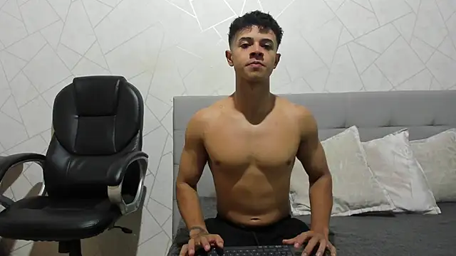 Snapshot of Alex_Colton7 chatting on 10/25/25, 04:55 Alex Colton7 online show from 10/25/25, 04:55