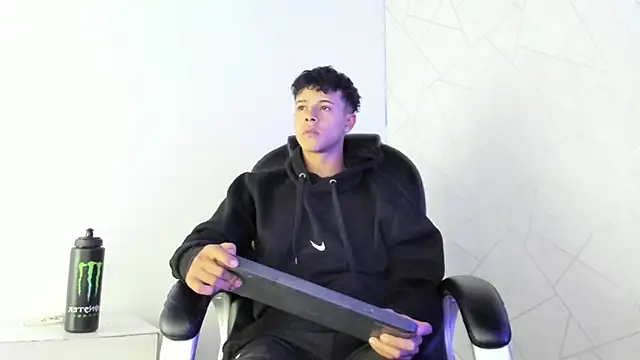 Snapshot of Alex_Colton7 chatting on 12/03/25, 03:40 Alex Colton7 online show from 12/03/25, 03:40