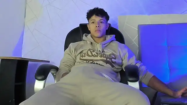 Snapshot of Alex_Colton7 chatting on 12/02/25, 04:58 Alex Colton7 online show from 12/02/25, 04:58