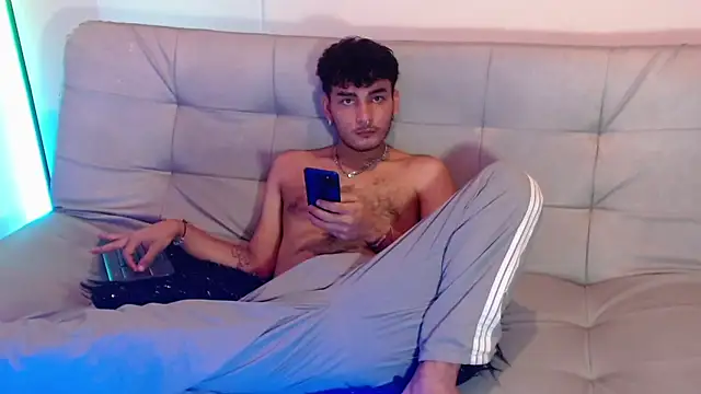 Snapshot of Valentin_peach chatting on 09/27/25, 09:43 Valentin peach online show from 09/27/25, 09:43