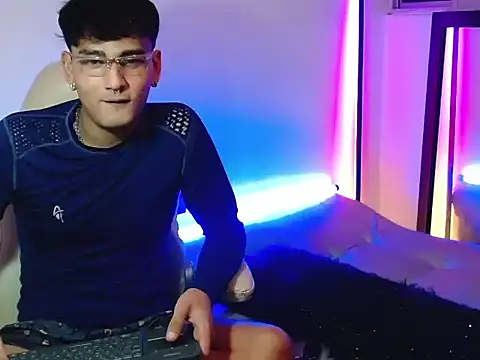 Snapshot of Valentin_peach chatting on 09/10/25, 10:53 Valentin peach online show from 09/10/25, 10:53