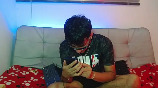 Snapshot of Valentin_peach chatting on 11/12/25, 06:39 Valentin peach online show from 11/12/25, 06:39