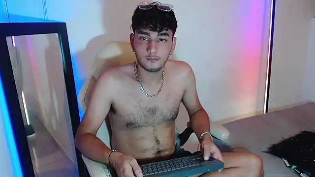 Snapshot of Valentin_peach chatting on 09/22/25, 10:49 Valentin peach online show from 09/22/25, 10:49