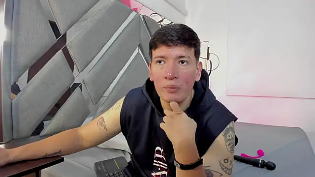 ZoeandEthan online show from 10/11/25, 06:42