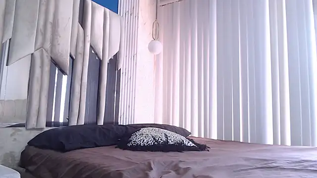 KiraaWild online show from 10/02/25, 07:17