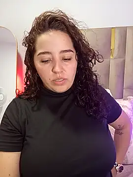 LoanaSantos online show from 11/21/25, 10:20