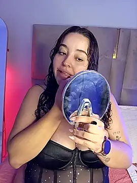 LoanaSantos online show from 02/04/26, 09:32