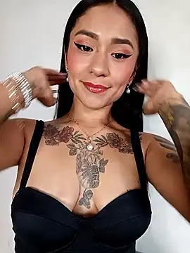 Liahdiaz  online show from 12/13/25, 08:04