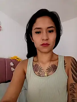 Snapshot of Liahdiaz_ chatting on 09/25/25, 02:01 Liahdiaz online show from 09/25/25, 02:01