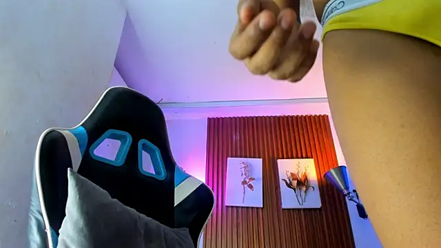 Snapshot of galactica_ chatting on 11/19/25, 11:21 galactica online show from 11/19/25, 11:21